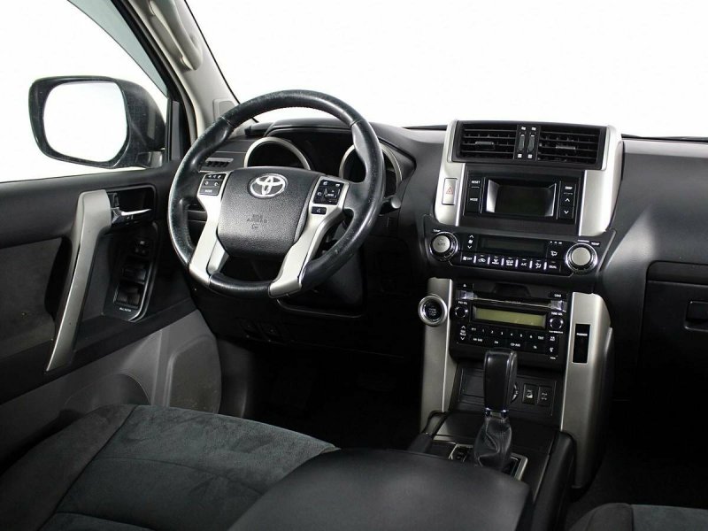 Toyota Land Cruiser Prado 2011