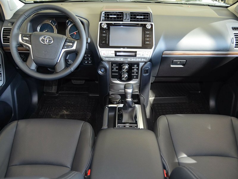 Toyota Land Cruiser Prado 2020 салон