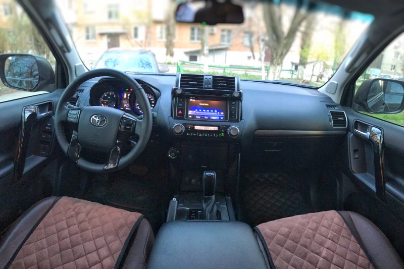 Тойота ленд Крузер Прадо внутри