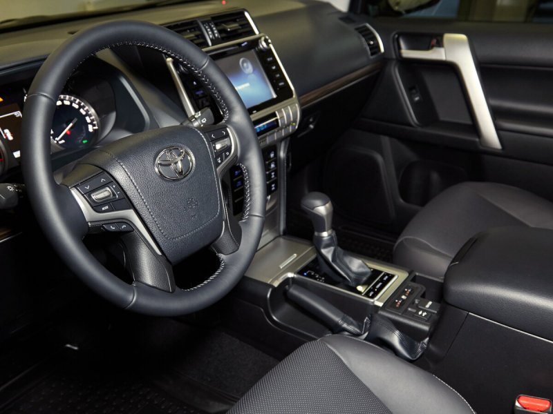 Toyota Land Cruiser Prado 2020 салон