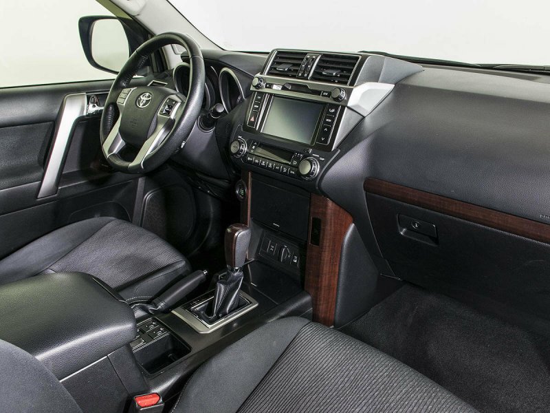 Toyota Land Cruiser Prado j150 Рестайлинг салон