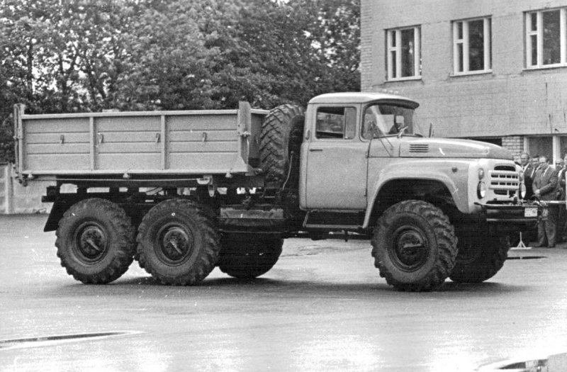 Брошенные ЗИЛ ММЗ 585