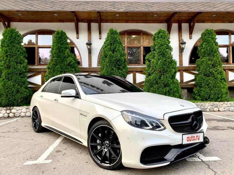 Mercedes w212 AMG белый