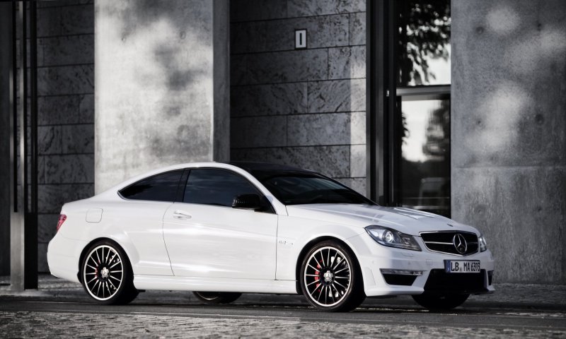 Mercedes c63 AMG White