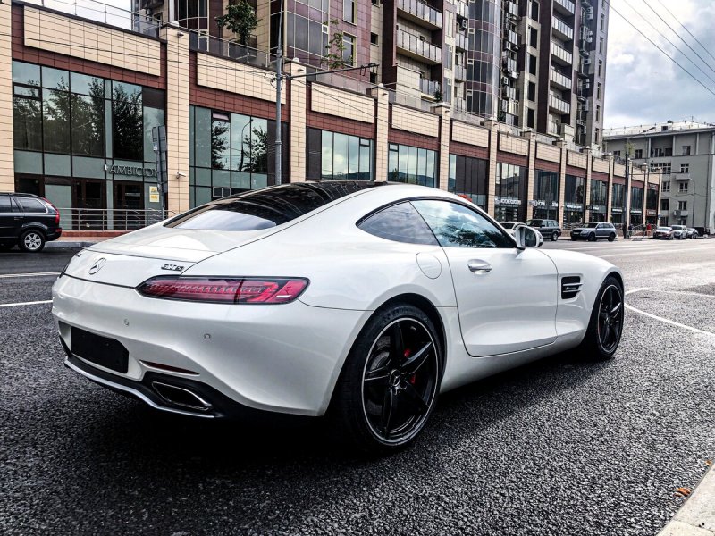 Mercedes AMG gt белый