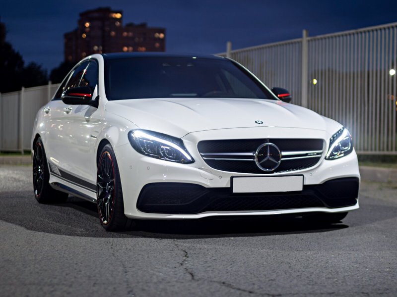 Белый Mercedes Benz AMG x253
