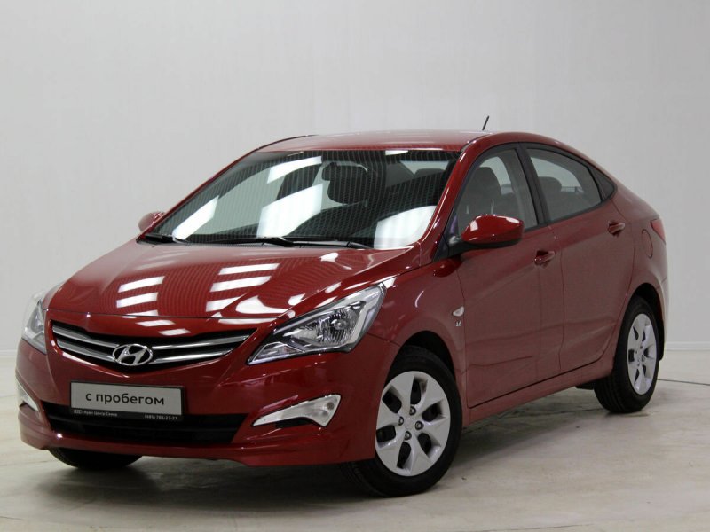 Hyundai Solaris 2015 красный