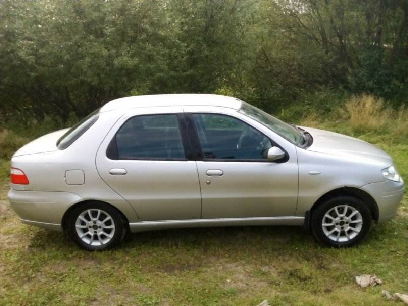 Фото Fiat Albea 2011 год серебристый цвет