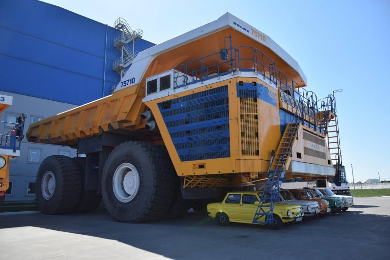 МАЗ 55102