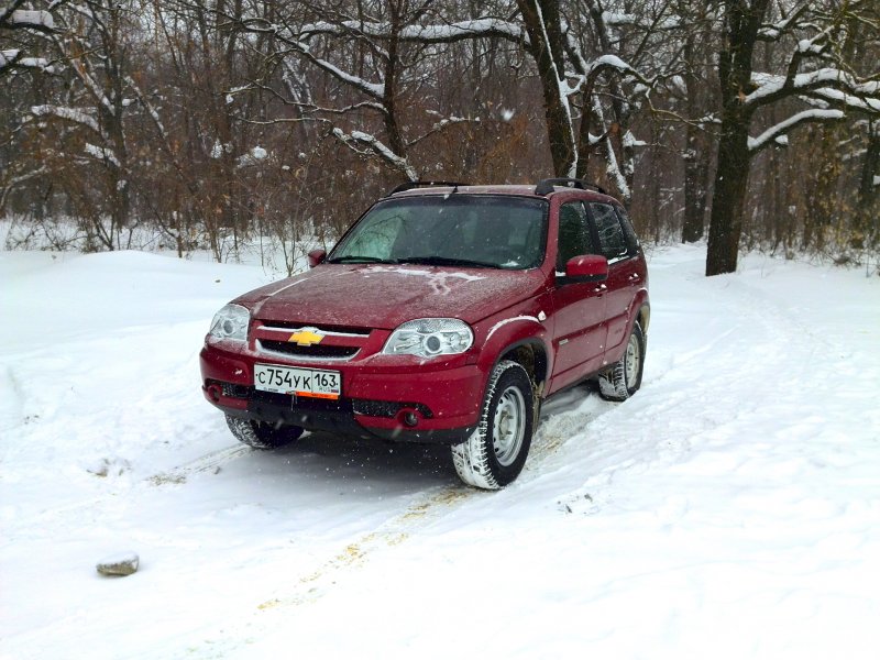Нива Шевроле красная 2011
