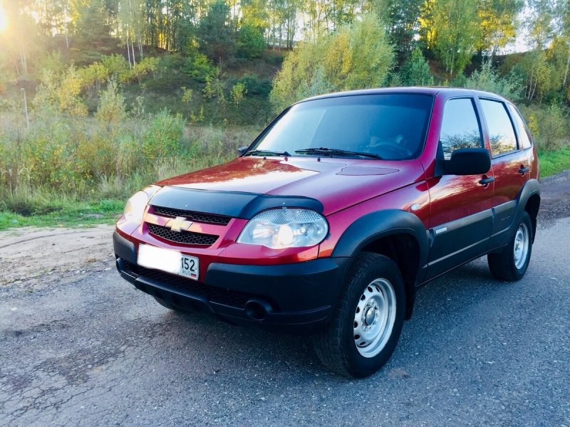 Niva Chevrolet 2011 красная