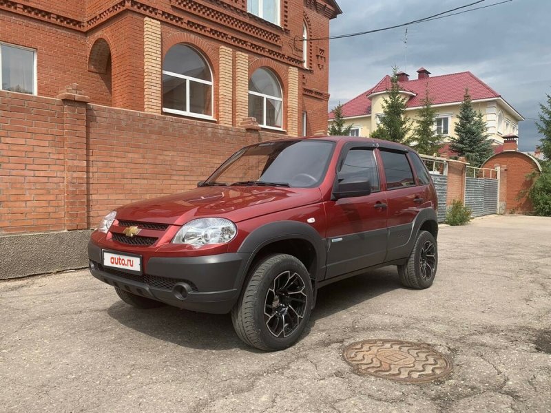 Нива Шевроле красная 655