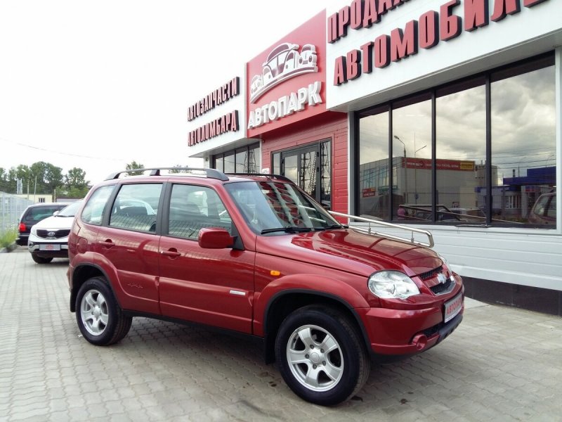 Niva Chevrolet 2011 красная