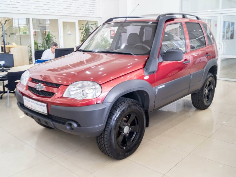 Niva Chevrolet 2011 красная