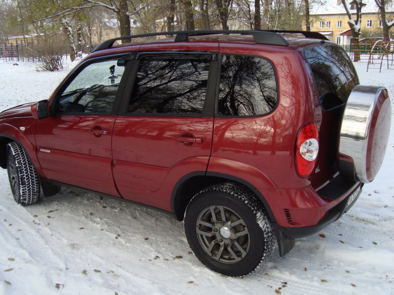 Niva Chevrolet 2011 красная