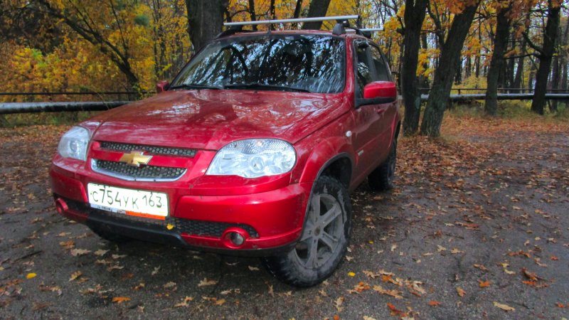 Нива Шевроле красная