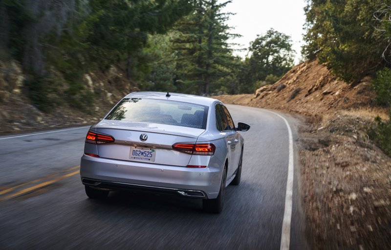Volkswagen Passat 2018 сзади