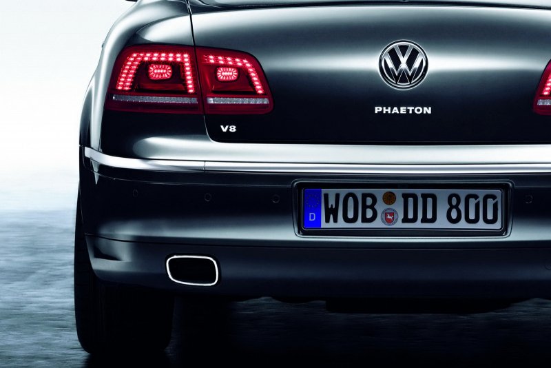 Volkswagen Phaeton сзади