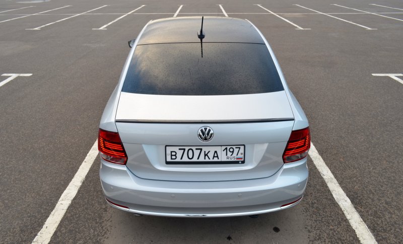 Volkswagen Polo sedan сзади