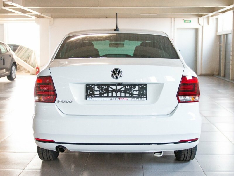 Volkswagen Polo 2015 сзади