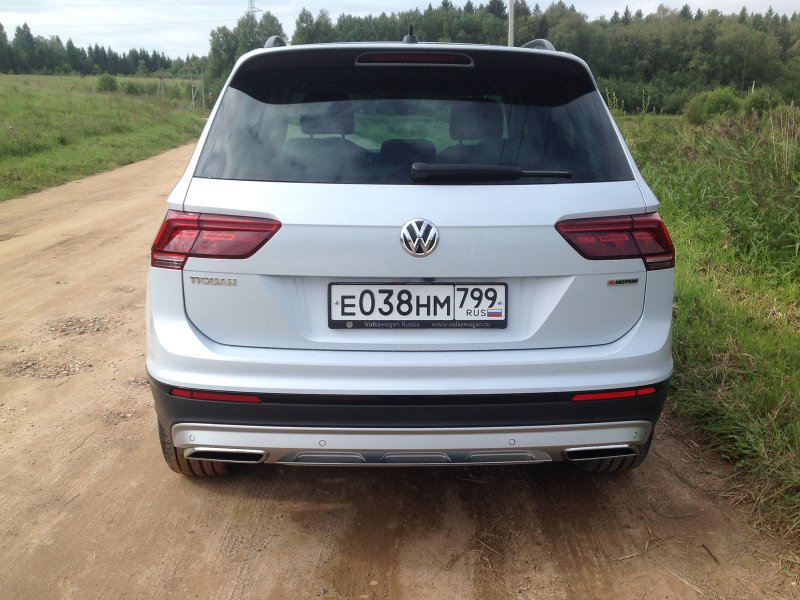 Volkswagen Tiguan 2014 сзади