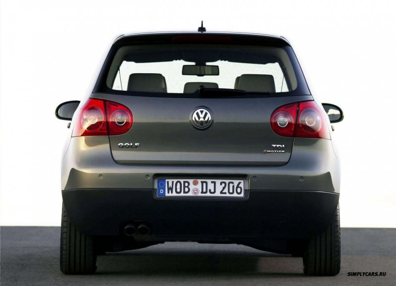 Volkswagen Golf 5 сзади