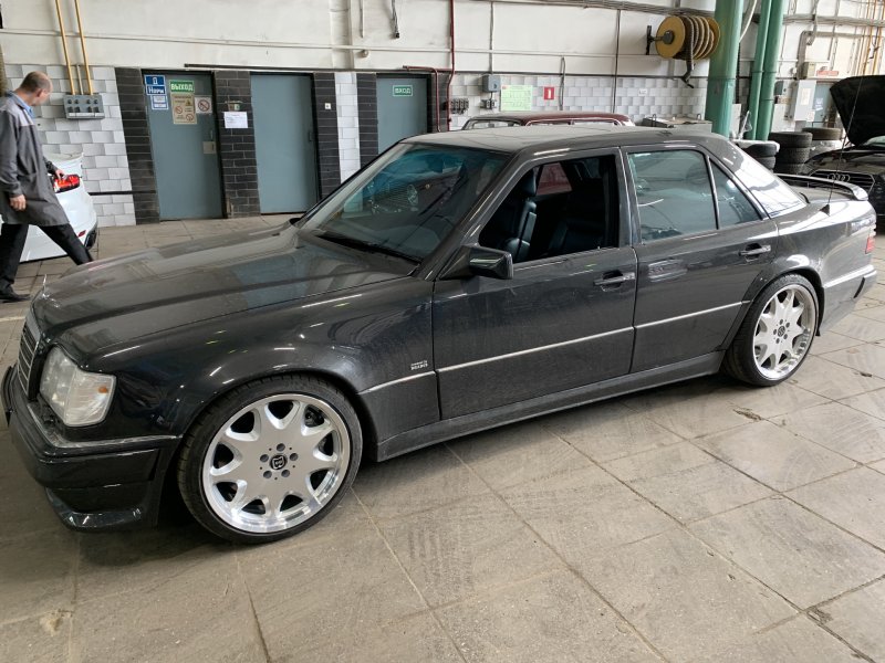 Mercedes 124 r19