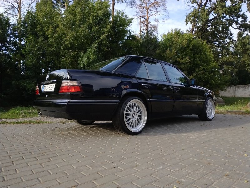 Mercedes 124 r19