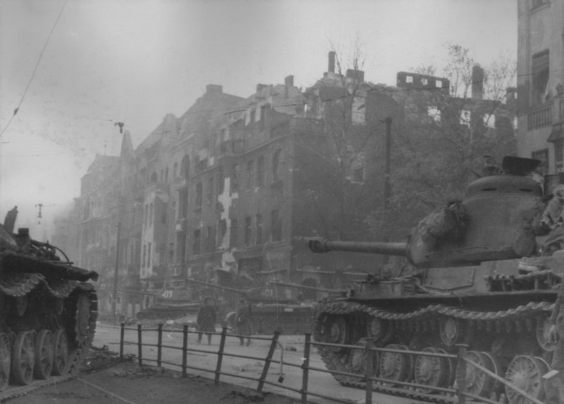 ИС-2 В Берлине 1945