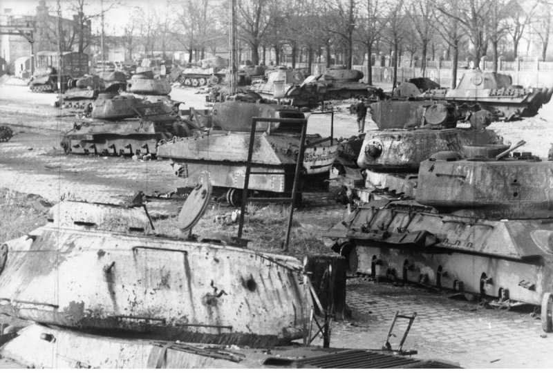 Подбитые т-34 в Берлине