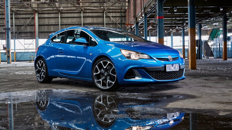 Opel Astra GTC синяя