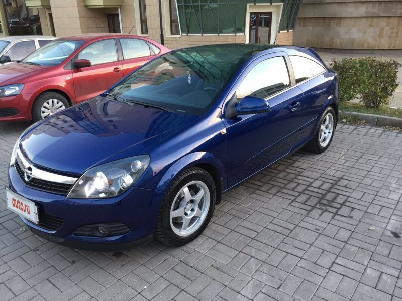 Opel Astra GTC 2010 синий