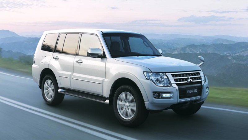 Mitsubishi Pajero v83w