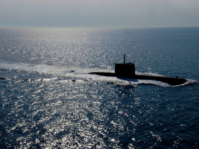 Подлодка в море
