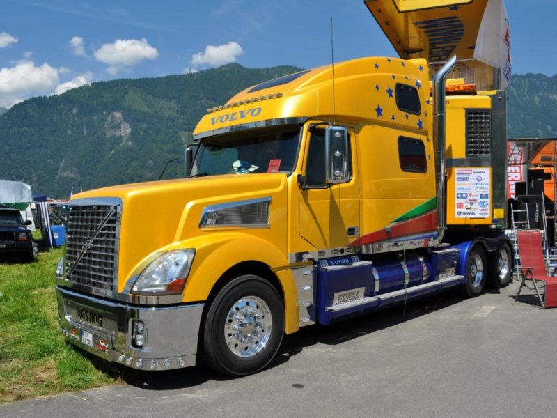 Volvo VT 880 Truck