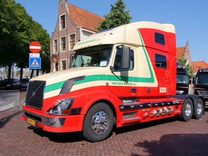 Volvo VNL C