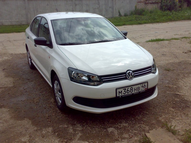 Volkswagen Polo sedan белый
