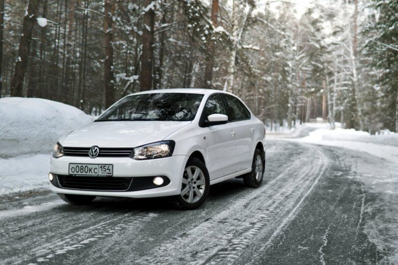 Volkswagen Polo sedan белый