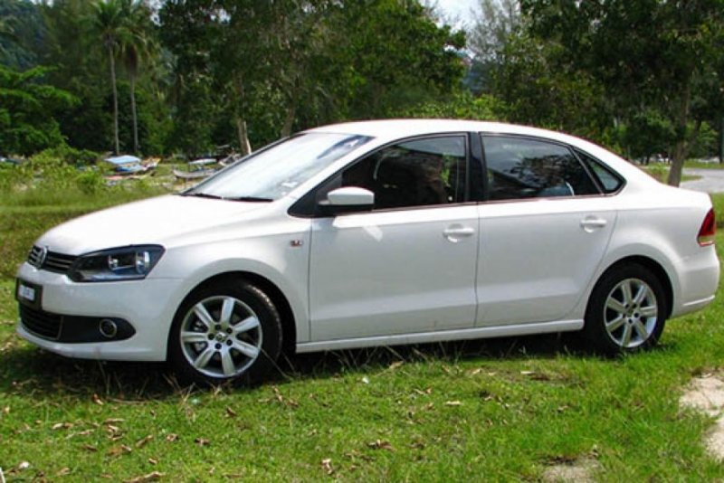 Volkswagen Polo sedan белый