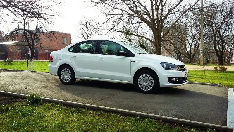 Volkswagen Polo sedan 2010 белый