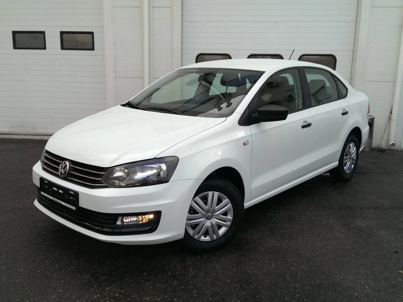Volkswagen Polo 2015 белый