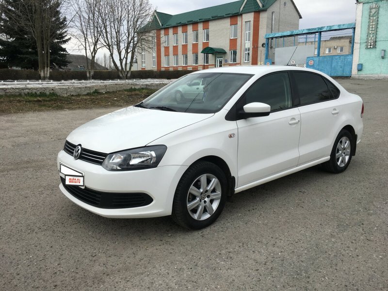 Volkswagen Polo sedan белый