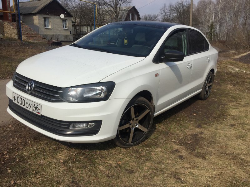 Volkswagen Polo тюнинг седан белый