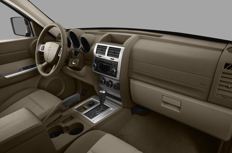 Dodge Nitro 2007 салон