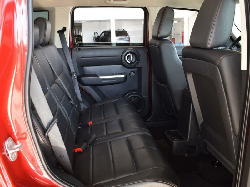 Dodge Nitro салон