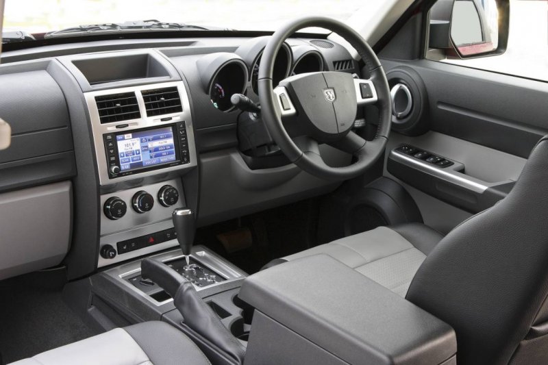 Dodge Nitro 2007 салон