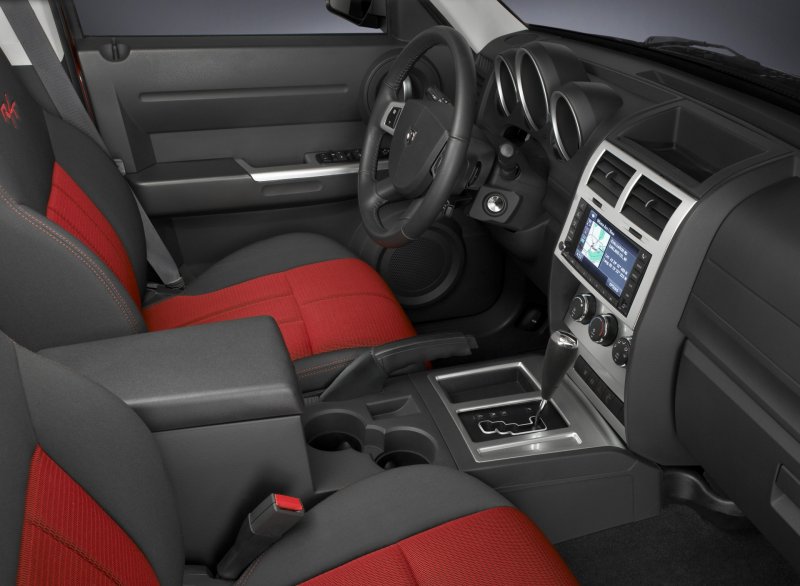 Dodge Nitro 2008 салон