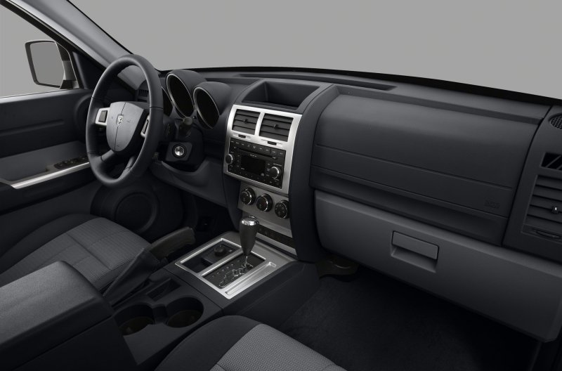Dodge Nitro 2008 салон