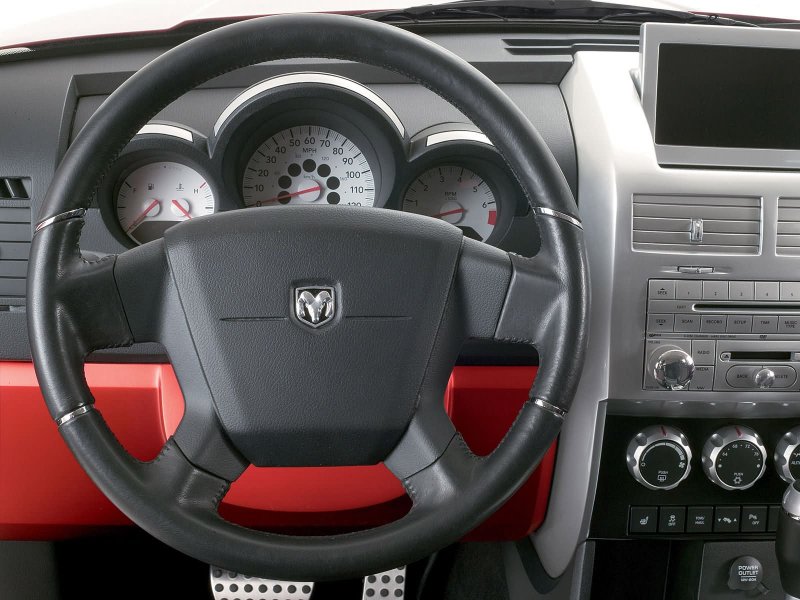 Dodge Nitro салон