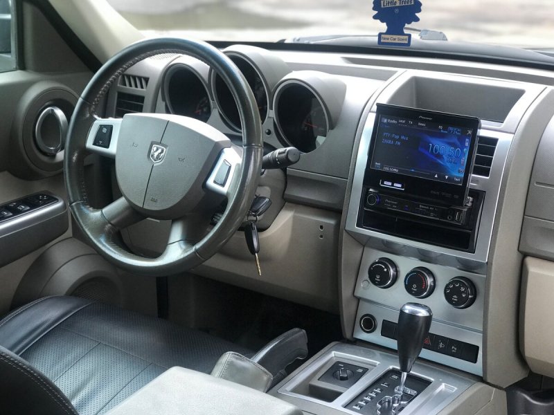 Dodge Nitro 2007 салон